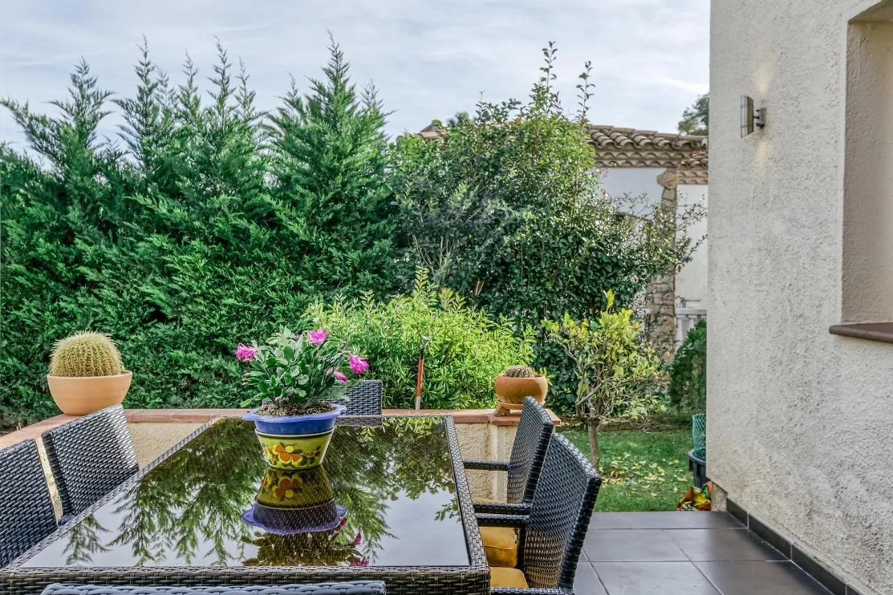 La Haya Villa Vilacolum Spain